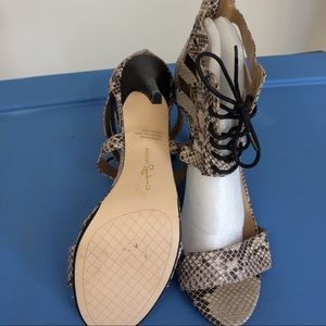 Beige / brown croc new sandal